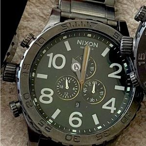 Nixon Watch, metal band, great condition, needs a new battery, box included